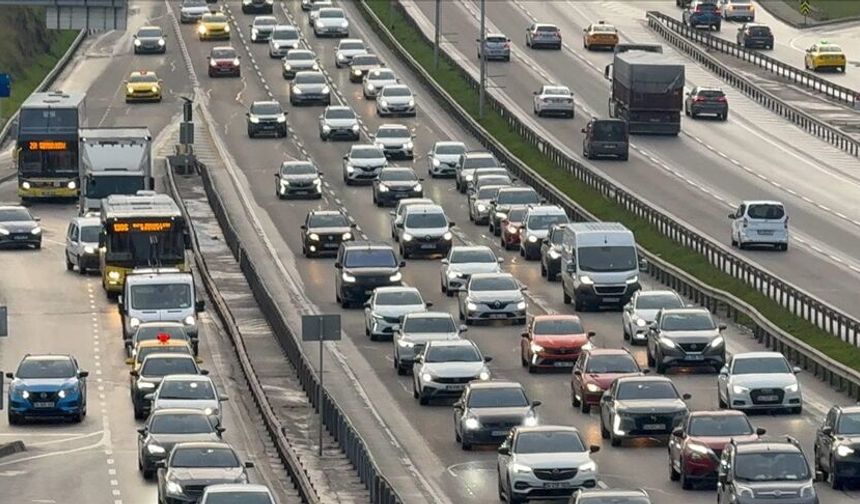 Trafiğe kaydı yapılan taşıt sayısı bir önceki aya göre azaldı