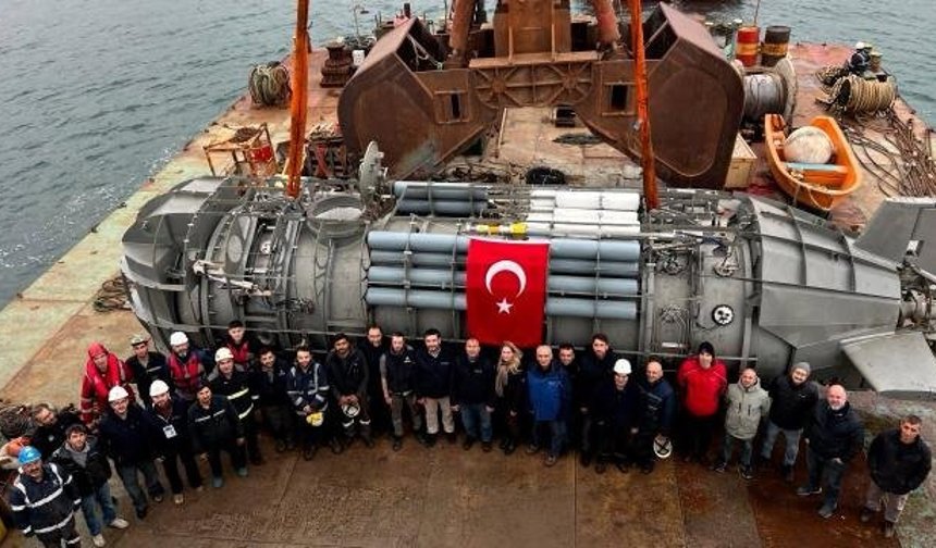 "Milli mini denizaltı ilk kez suya indi"