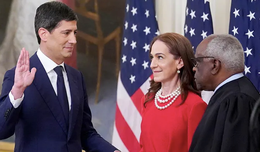 Kevin Warsh yemin ederek Fed başkanlığı görevine başladı