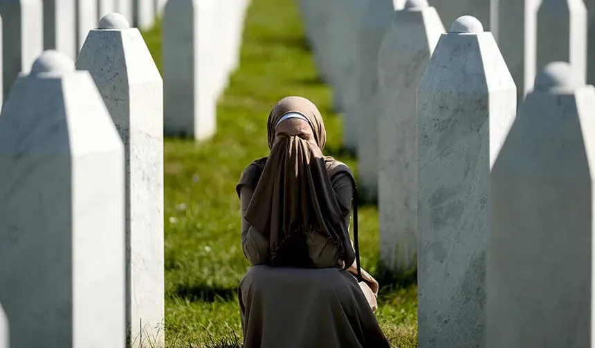 Srebrenitsa Soykırımı'nın 10 kurbanı daha toprağa verildi!