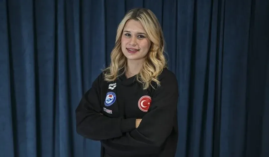 Defne Kurt, Avrupa Yüzme Şampiyonası'nda gümüş madalya kazandı!