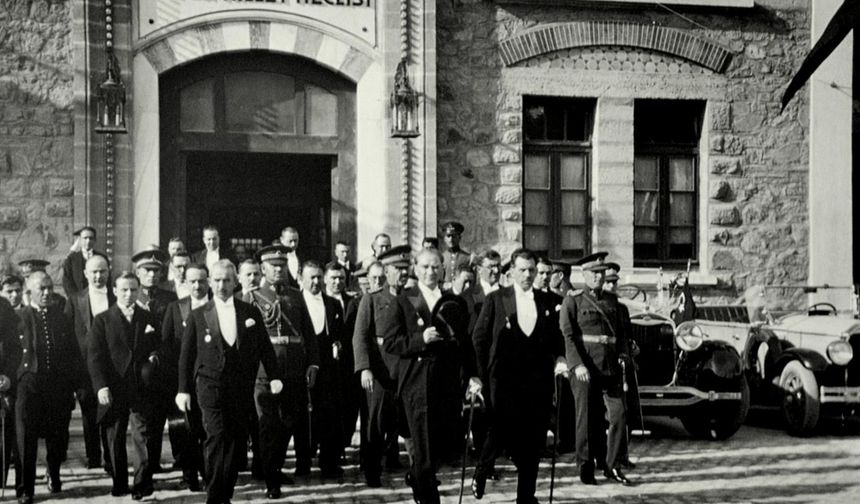 Bakanlar ve Bahçeli’den 29 Ekim Cumhuriyet Bayramı mesajları