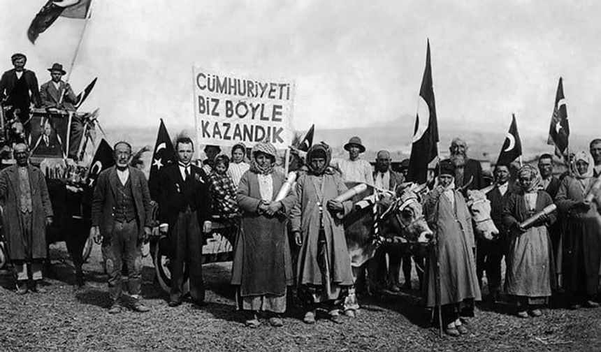Türk milletinin İstiklal Simgesi: Cumhuriyet